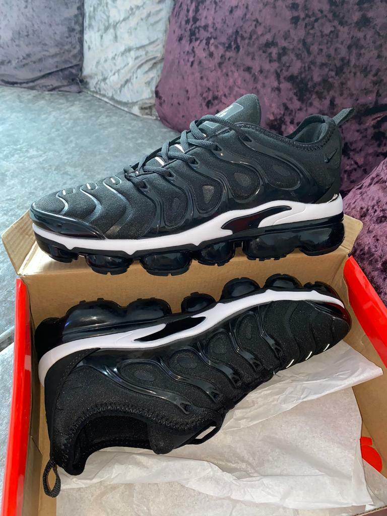 grey nike tn vapormax